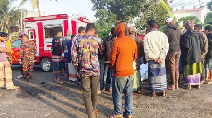মেহেরপুর মহাসড়কে নসিমন উল্টে চালকের মৃত্যু