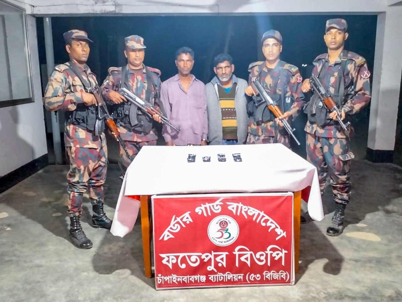 বিজিবির অভিযানে শিবগঞ্জ সীমান্তে ইয়াবা জব্দ আটক ২