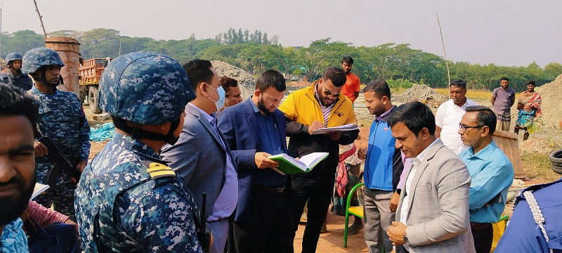 হাতিয়ায় পরিবেশ অধিদপ্তরের অভিযান. অনুমোদন না থাকায় দুটি ইটভাটা বন্ধ