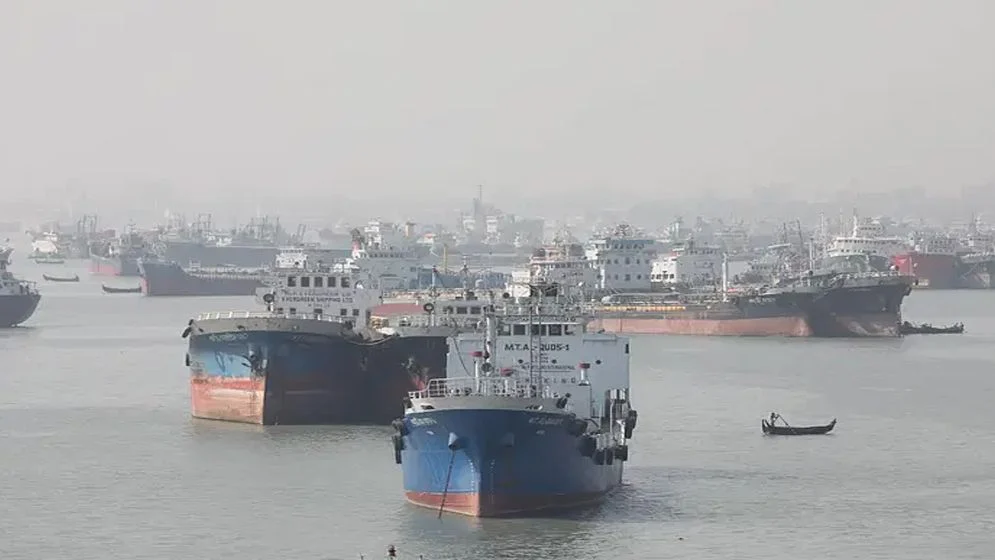 জাহাজে ৭ খুন: ধর্মঘটে নৌপথে আটকে গেলো ১৫ লাখ টন পণ্য