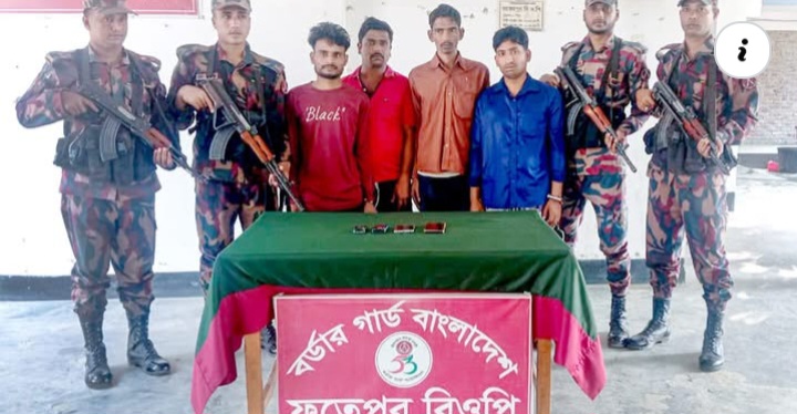 শিবগঞ্জ সীমান্তে অবৈধ পারাপার ৪ বাংলাদেশী আটক