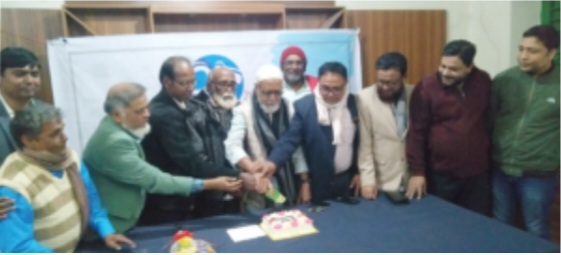 ৭২রে ইত্তেফাক : আলোচনা ও কেক কেটে বর্ষপূর্তি উদযাপন