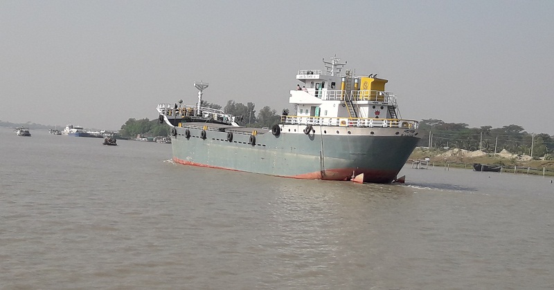 মোংলায় নৌযান শ্রমিকদের কর্মবিরতি, নিরাপত্তাসহ ক্ষতিপূরণ দাবি