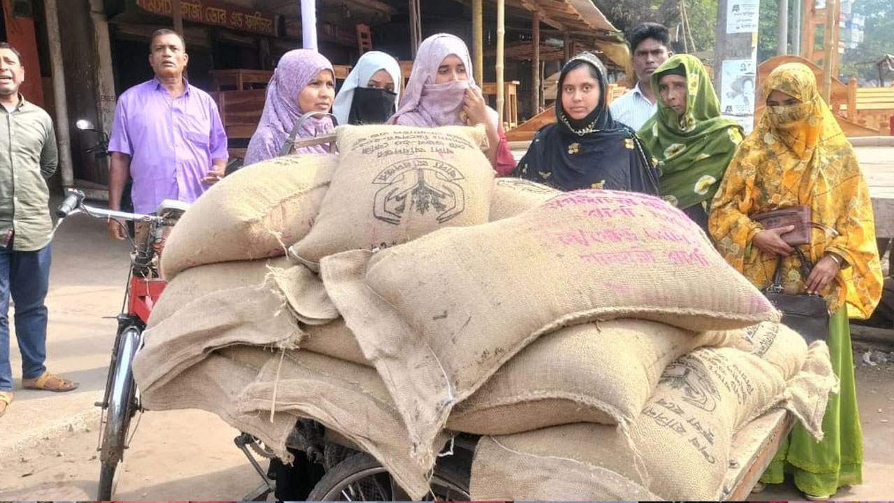ভিজিডির চাল ছিনতাইয়ের অভিযোগে স্বেচ্ছাসেবক দলের নেতার নামে মামলা