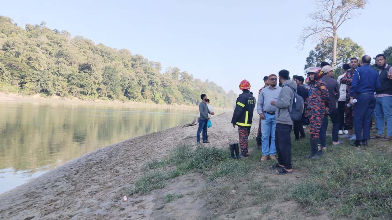 কর্ণফুলী নদীতে গোসলে নেমে দুই পর্যটক নিখোঁজ