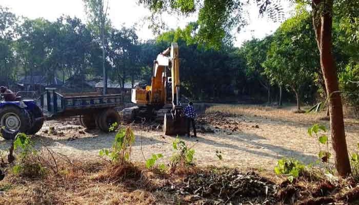 অবৈধ মাটি বানিজ্যে রাস্তা-ঘাট নষ্ট জনজীবন দুর্বীসহ, প্রশাসন নিরব