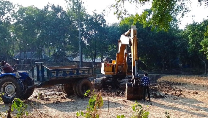 অবৈধ মাটি বানিজ্যে রাস্তা-ঘাট নষ্ট জনজীবন দুর্বীসহ, প্রশাসন নিরব