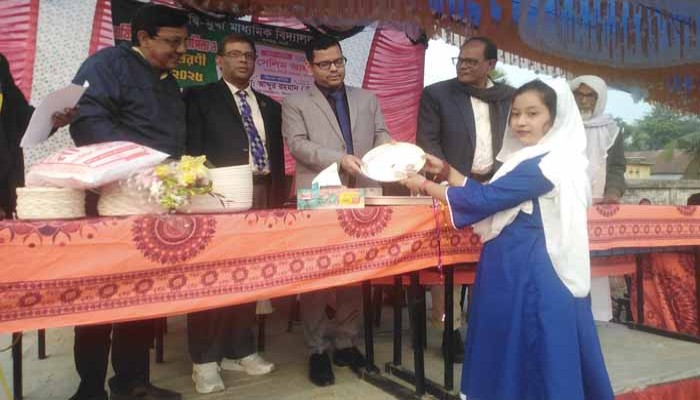 সাপাহার ওড়নপুর দ্বিমুখী মাধ্যমিক বিদ্যালয়ে বার্ষিক ক্রীড়া প্রতিযোগিতা