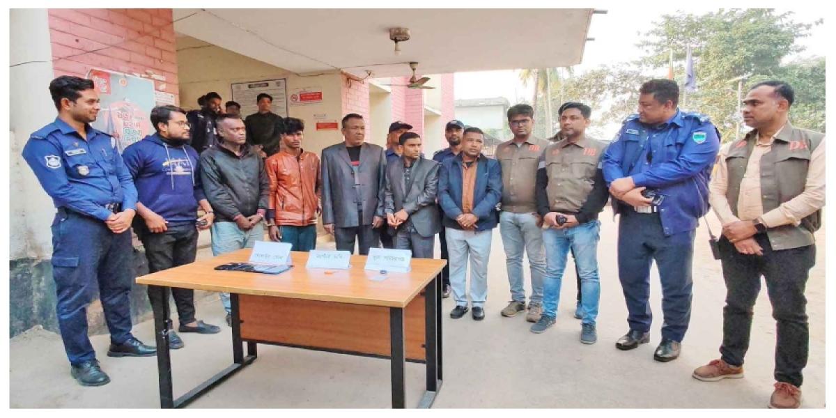 ডিবি পরিচয়ে ইজিবাইক চুরি, আটক চোর চক্রের ৫ সদস্য