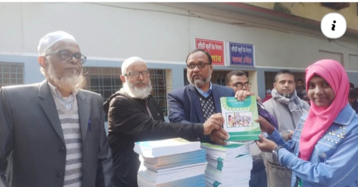 চাঁপাইনবাবগঞ্জে প্রাথমিকে প্রায় শতভাগ পেলেও মাধ্যমিকে স্বল্প সংখ্যক বই মিলেছে