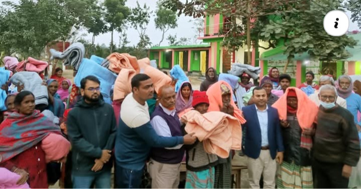 গোদাগাড়ীর বাবুডাইংয়ে ক্ষুদ্র নৃগোষ্ঠীর মাঝে কম্বল বিতরণ