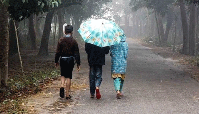 দেশের উত্তরাঞ্চলে গুঁড়ি গুঁড়ি বৃষ্টির আভাস