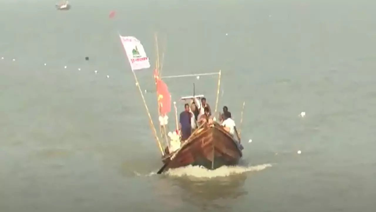 মেঘনায় মাছ ধরতে গিয়ে ১ জেলে নিখোঁজ