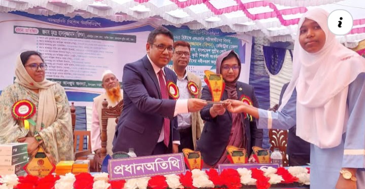 গোমস্তাপুরে বিদায় ও কৃতীদের সংবর্ধনা