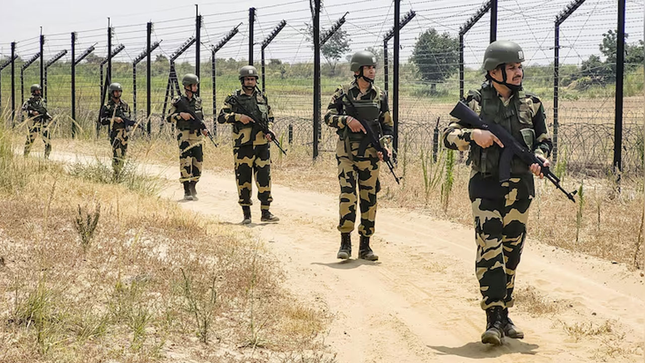 ত্রিপুরায় নারী-শিশুসহ ১৩ বাংলাদেশি আটক