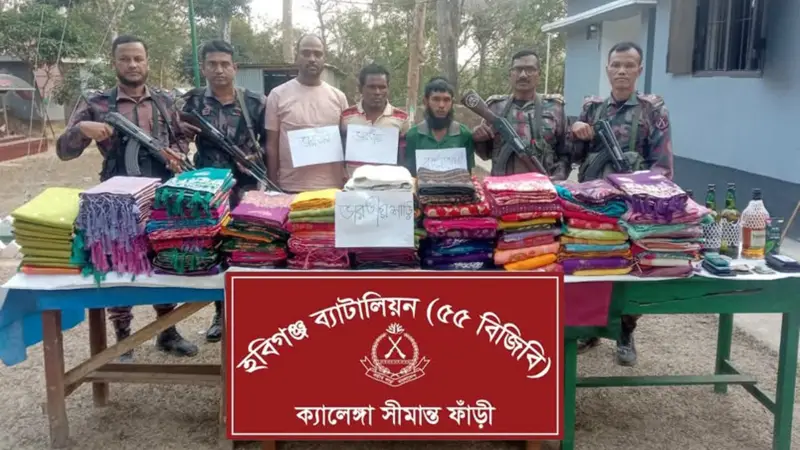 ভারতীয় নাগরিকসহ ৩ চোরাকারবারি আটক