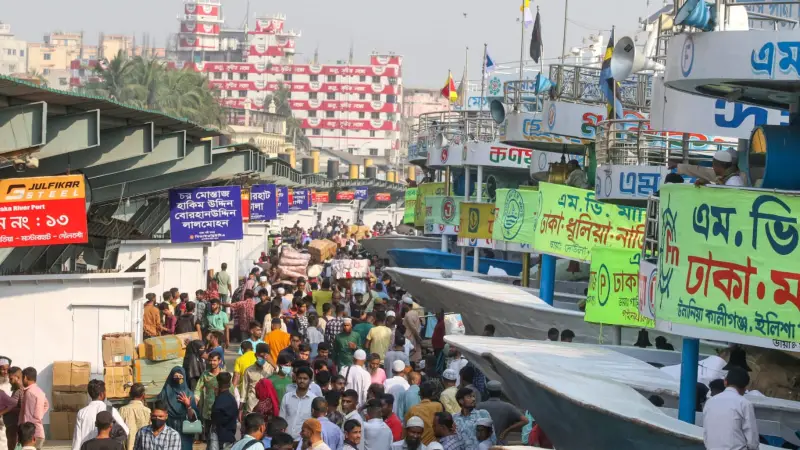 সেই চিরচেনা রূপে ফিরল সদরঘাট