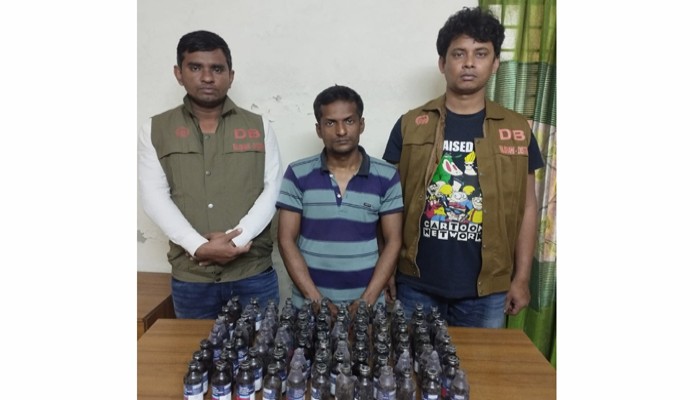 চারঘাটে বিপুল পরিমান ফেনসিডিল-সহ মাদক কারবারী সুইট গ্রেফতার