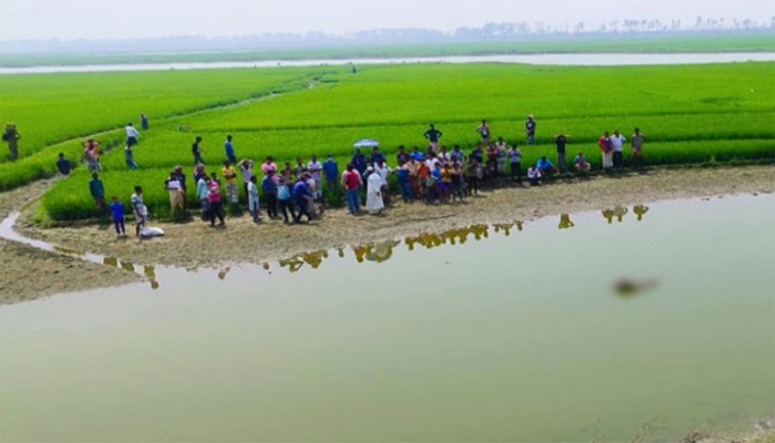 রাজশাহীর মোহনপুরে মগজ বিহীন মরদেহ উদ্ধার