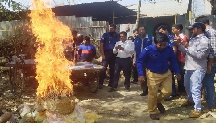 আড়ানীতে অবৈধভাবে লাচ্ছা সেমাই উৎপাদন করায় ২৫ জরিমানা