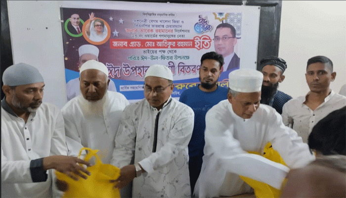 রাজশাহীতে মহানগরীতে বিএনপি নেতার ঈদ সামগ্রী বিতরণ