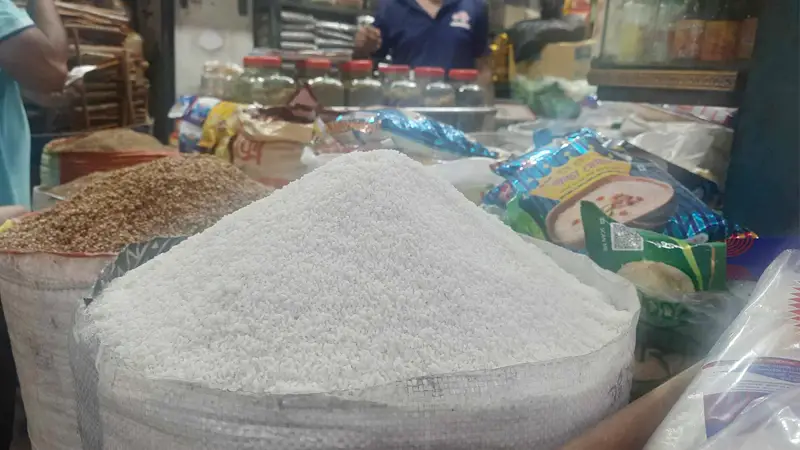 পোলাওয়ের চাল সেমাই চিনি দুধ মাংস কিনতে উপচেপড়া ভিড়