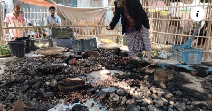 নিয়ামতপুরে আগুনে পুড়ে গেছে একটি দোকান