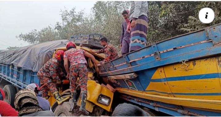 দ্বারিয়াপুরে দুই ট্রাকের মুখোমুখি সংঘর্ষে প্রাণ গেল এক চালকের