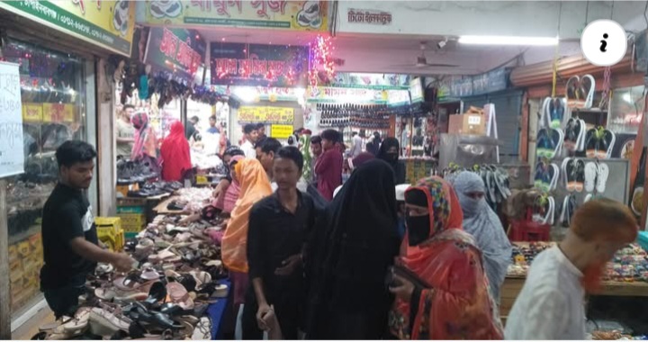 চাঁপাইনবাবগঞ্জে চলছে ঈদের কেনাকাটা