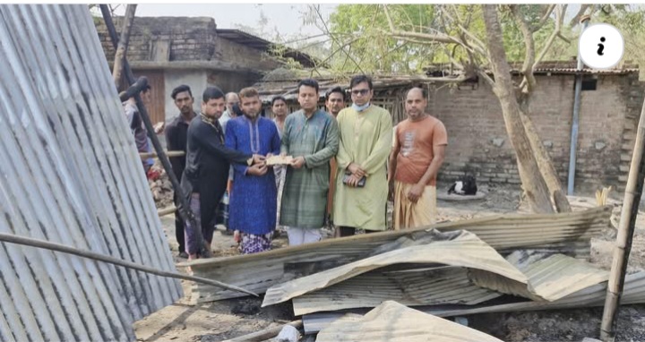 শিবগঞ্জে আগুনে ক্ষতিগ্রস্ত পরিবারকে সহায়তা প্রশাসনের
