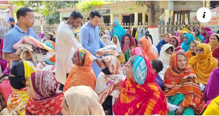 শিবগঞ্জে ১৮০০ শাড়ি বিতরণ উপজেলা প্রশাসনের