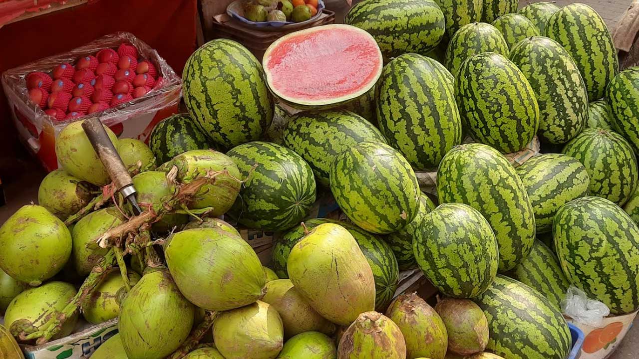গরমে বেড়েছে তরমুজ-ডাবের চাহিদা, দাম বাড়ার অভিযোগ