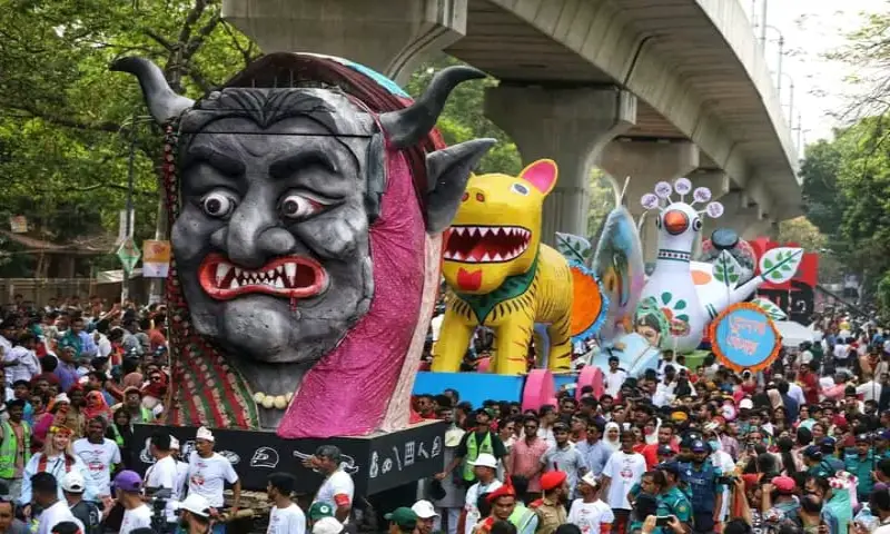 আগে কখনও এমন নববর্ষ দেখেনি রাজধানীবাসী !
