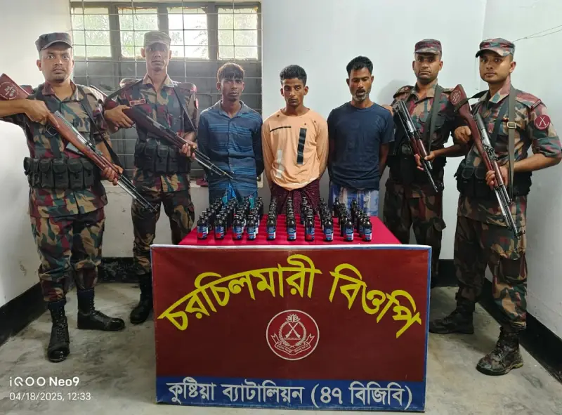 দৌলতপুর সীমান্তে মাদকসহ তিন ভারতীয় আটক