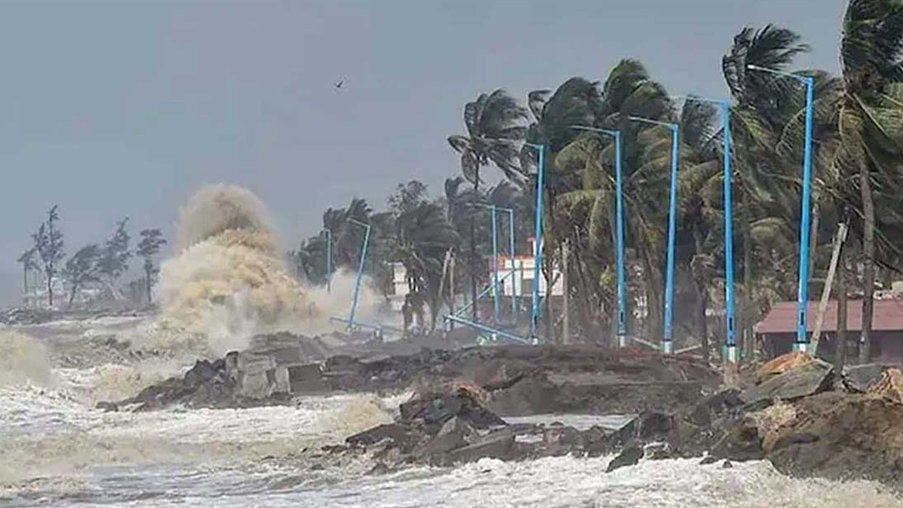 রাতের মধ্যে ১৯ অঞ্চলে ঝড়ের আভাস