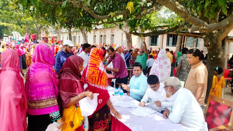 ভোলাহাটে ভিডব্লিউবি কর্মসূচি : উপকারভোগীদের তালিকা যাচাই-বাছাই করা হলো
