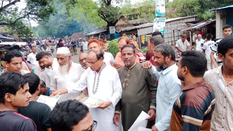 মহারাজপুরে ৩১ দফার লিফলেট বিতরণ