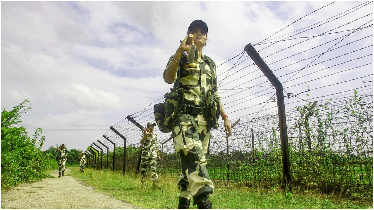 বাংলাদেশি সিনিয়র পুলিশ কর্মকর্তাকে গ্রেপ্তারের দাবি বিএসএফের