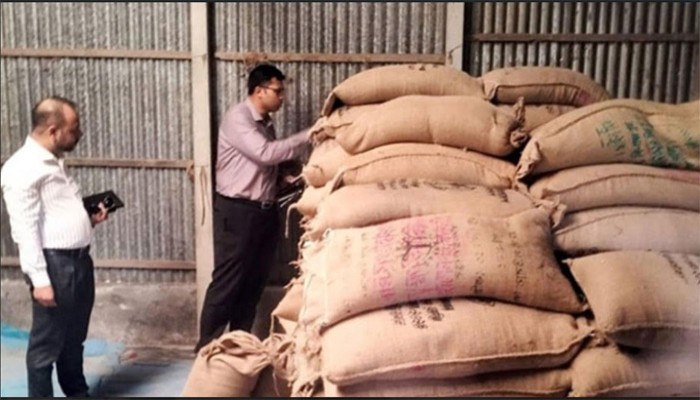 রাজশাহীর গুদামে পচা চাল সরবরাহকারীদের নামের তালিকা উধাও