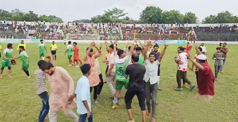 জেলা প্রশাসক গোল্ডকাপ ফুটবল টুর্নামেন্ট : টাইব্রেকারে শিবগঞ্জের জয়