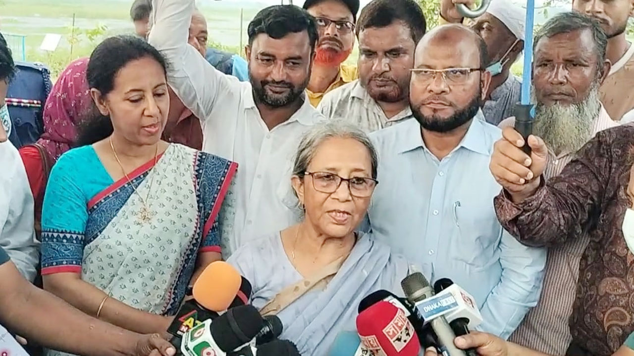 ‘বাধ্য হয়ে’ ভারতে ইলিশ পাঠাতে হচ্ছে : মৎস্য উপদেষ্টা