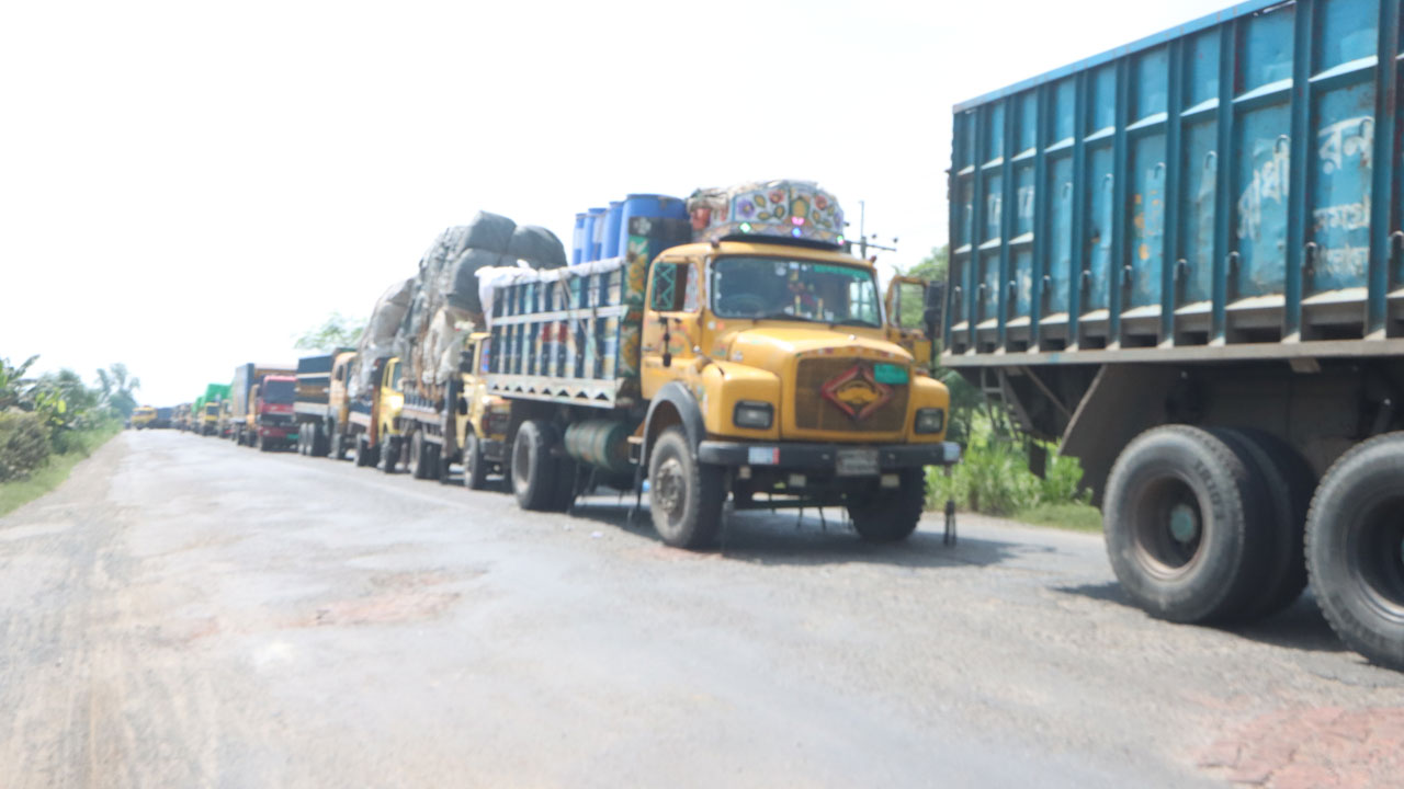ভাঙ্গায় নতুন কর্মসূচি ঘোষণা করে ১১ ঘণ্টা পর অবরোধ প্রত্যাহার