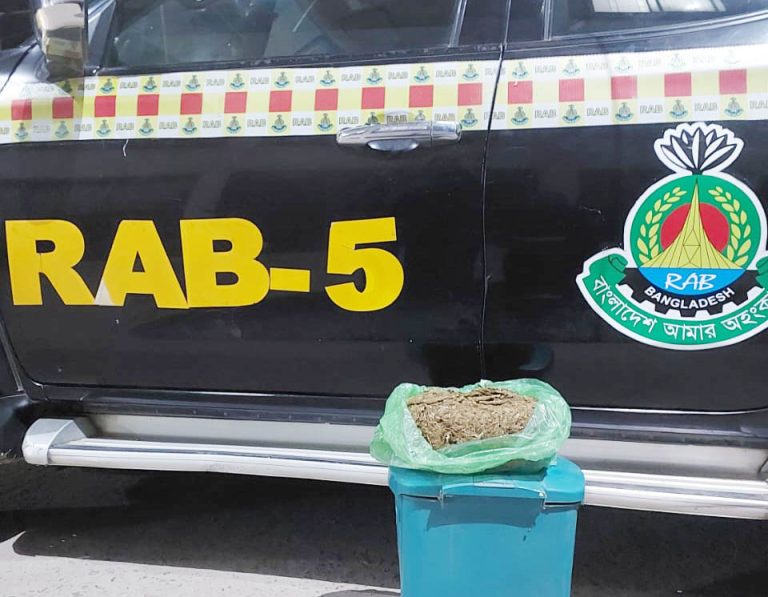 র‌্যাবের পৃথক অভিযানে ইয়াবা ও গাঁজাসহ দুজন গ্রেপ্তার