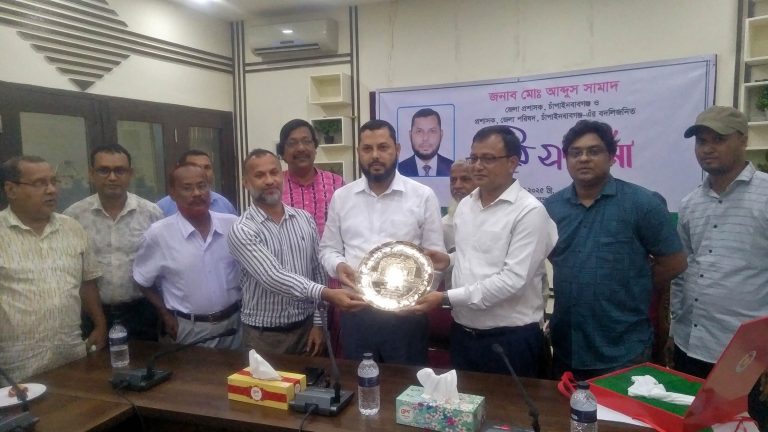 জেলা প্রশাসক আব্দুস সামাদকে বিদায় সংবর্ধনা