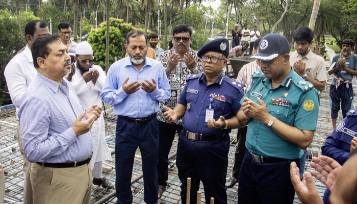 রাজশাহী কেন্দ্রীয় উদ্যান মসজিদ নির্মাণ কাজের উদ্বোধন করলেন স্বরাষ্ট্র মন্ত্রণালয়ের সিনিয়র সচিব