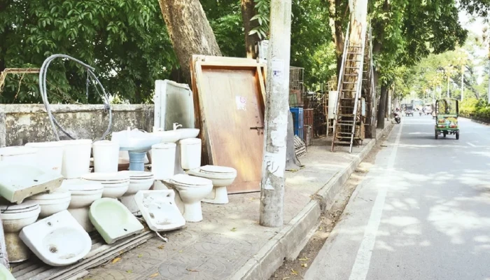 দখল হয়ে যাচ্ছে রাজশাহী শহরের ফুটপাত