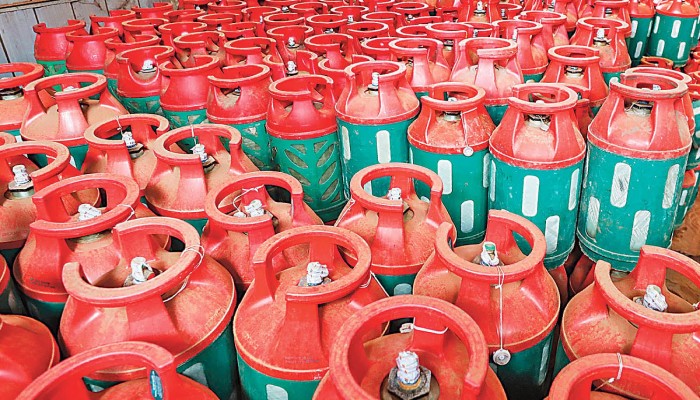 ১২ কেজি এলপিজি সিলিন্ডারে দাম কমল ২৯ টাকা