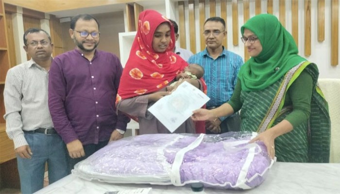 বাঘায় ৪৫ দিনের মধ্যে জন্মনিবন্ধন করলেই পুরস্কার