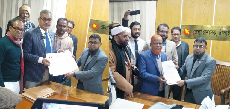 চাঁপাইনবাবগঞ্জের তিনটি আসনে মনোনয়ন জমা দিলেন ১৬ প্রার্থী