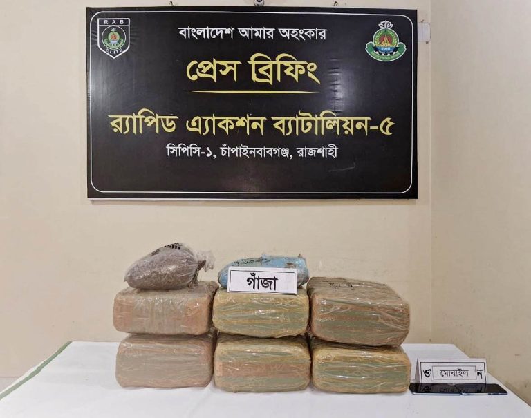 র‌্যাবের অভিযানে প্রাইভেটকারে মিলল পৌনে ৩৩ কেজি গাঁজা, গ্রেপ্তার ১